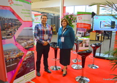 Interestingly, some varieties might have a vase life up to 30% longer after being for three weeks at sea, than the same flower being transported by air freight. On the condition cooling is properly managed, meaning constant temperatures and humidity levels are pertained. Agroideas is one of a view companies who can do that, and do so frequently, Juan Yazbek and Martha Castillo explain.